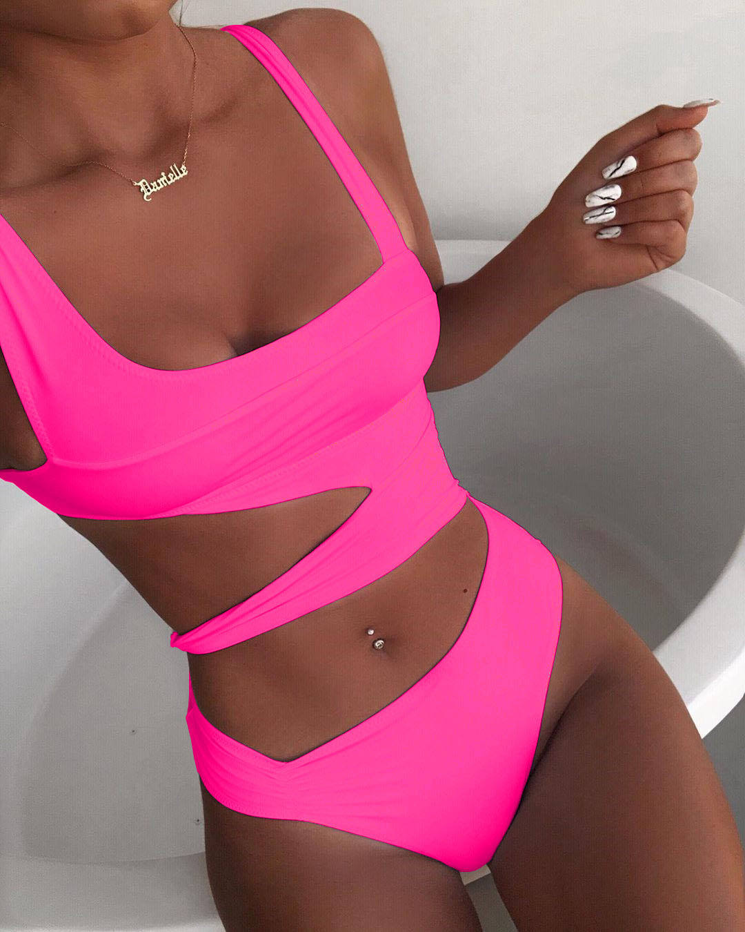 Costume Intero Asimmetrico con Cut-Out---Femmelibra